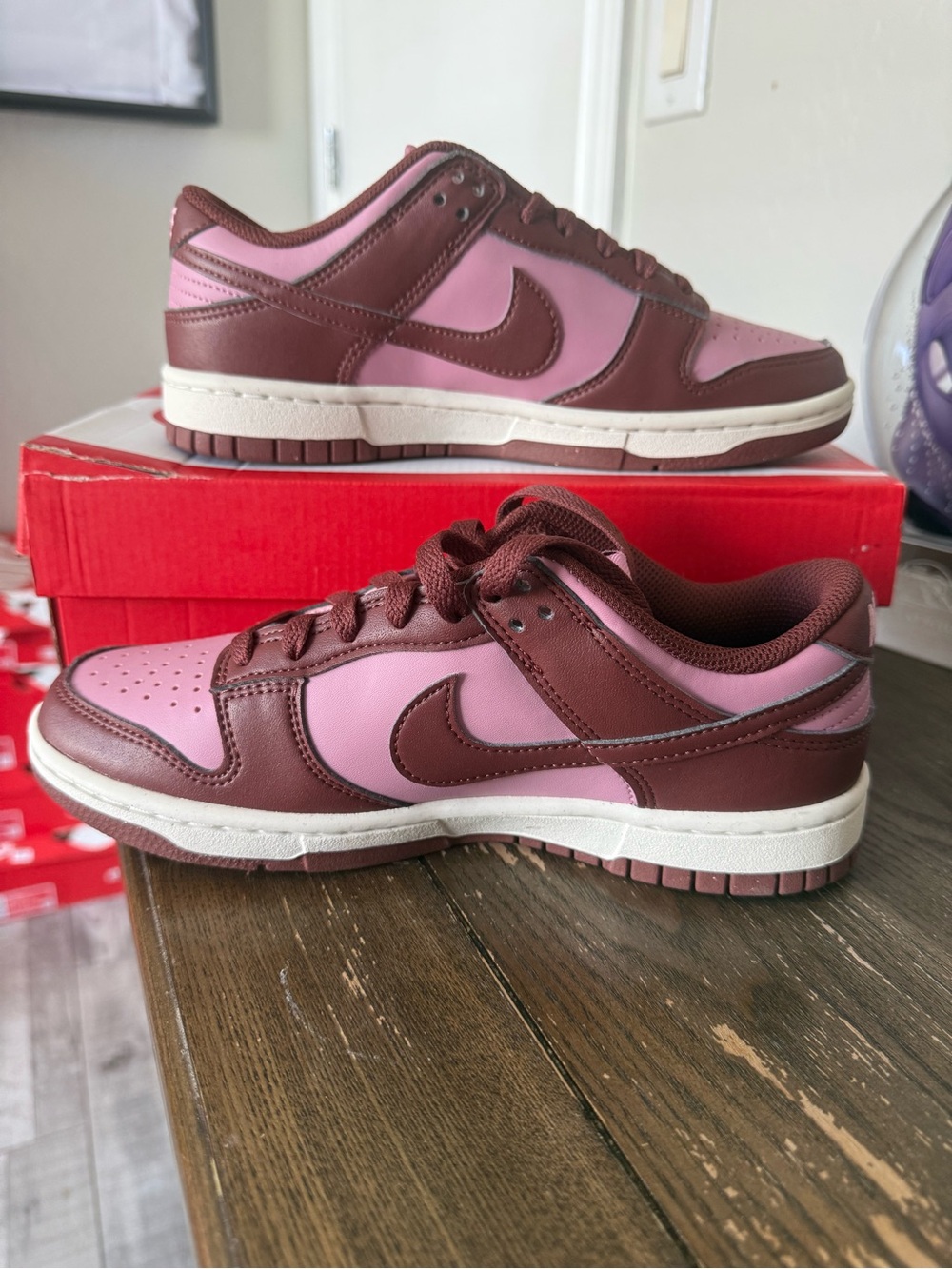 Nike Low-Top Dunks Strawberry and Chocolate Womens Size 7 New